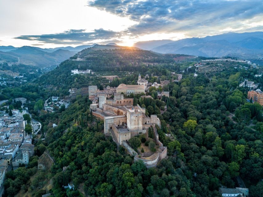 Granada: Alhambra Palace Guided Tour - Meeting Up at the Alhambra Ticket Area: Pick the Right Start