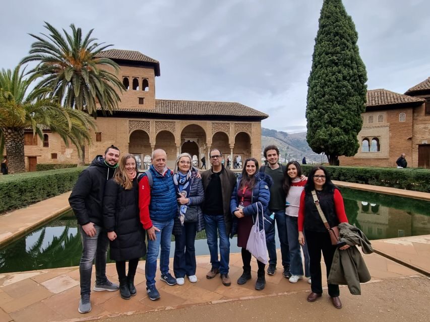 Granada: Alhambra Regular Tour - Guide quality and headphones: how to get the best version of this tour