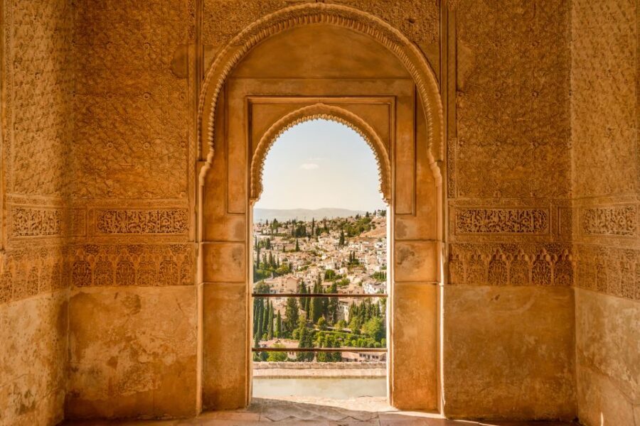 Granada: Alhambra Ticket and Guided Tour with Nasrid Palaces - Generalife Palace and Gardens: the Emir’s summer retreat you’ll feel in your feet
