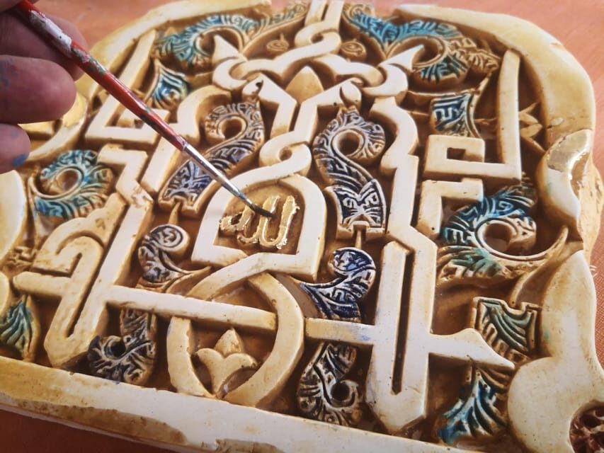 Granada: "Alhambra´s Craft Workshop" - Pick Your Piece: Mosaic, Nasrid Tile, Gold-Leaf Plaster, Stucco, Marquetry