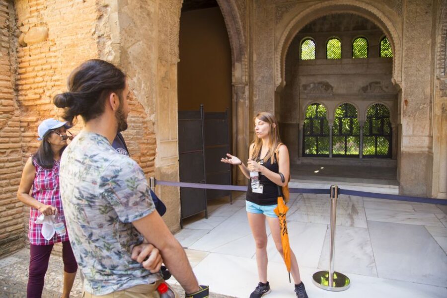 Granada: Combo Alhambra, Albaicín, and Sacromonte Tour - Getting Started: Meeting Points and What to Expect