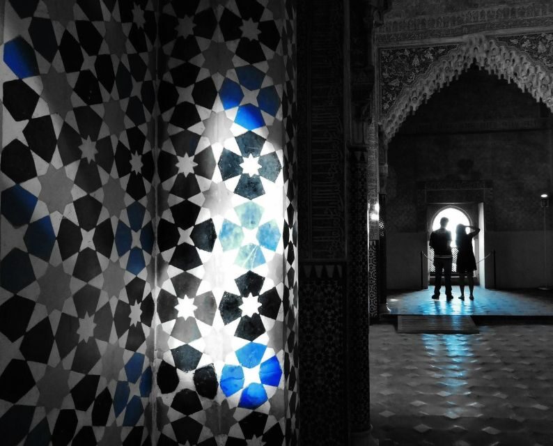 Granada: Fast-Track Alhambra & Nasrid Palaces Guided Tour - Why fast-track helps you enjoy the Alhambra instead of timing your life