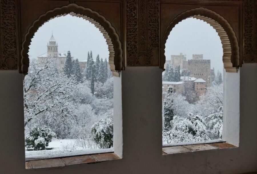 Granada: Fast-Track Alhambra & Nasrid Palaces Guided Tour - How guides shape your experience (and why it matters more than you think)