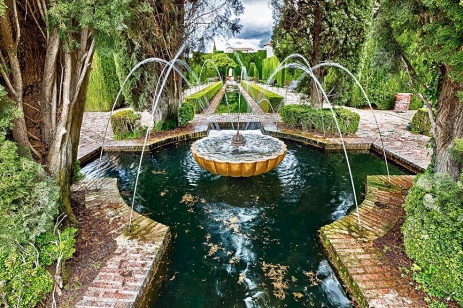 Granada: Full Alhambra Premium Guided Tour with Tickets - Alcazaba and Torre de la Vela: The Fortress Part That Makes Everything Else Make Sense
