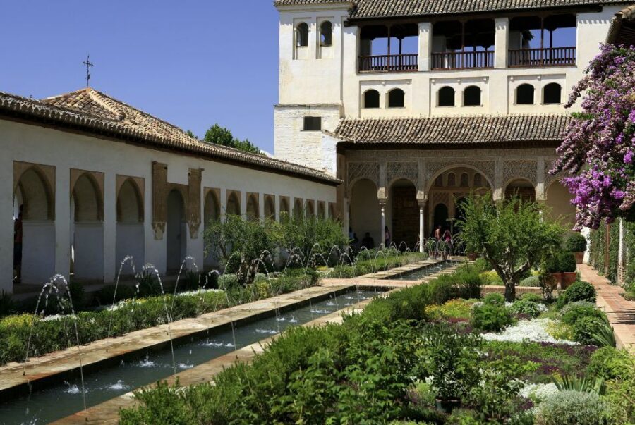Granada Full Day: Alhambra General, Albayzin and Sacromonte - Price and value: why $74 can be a smart deal here