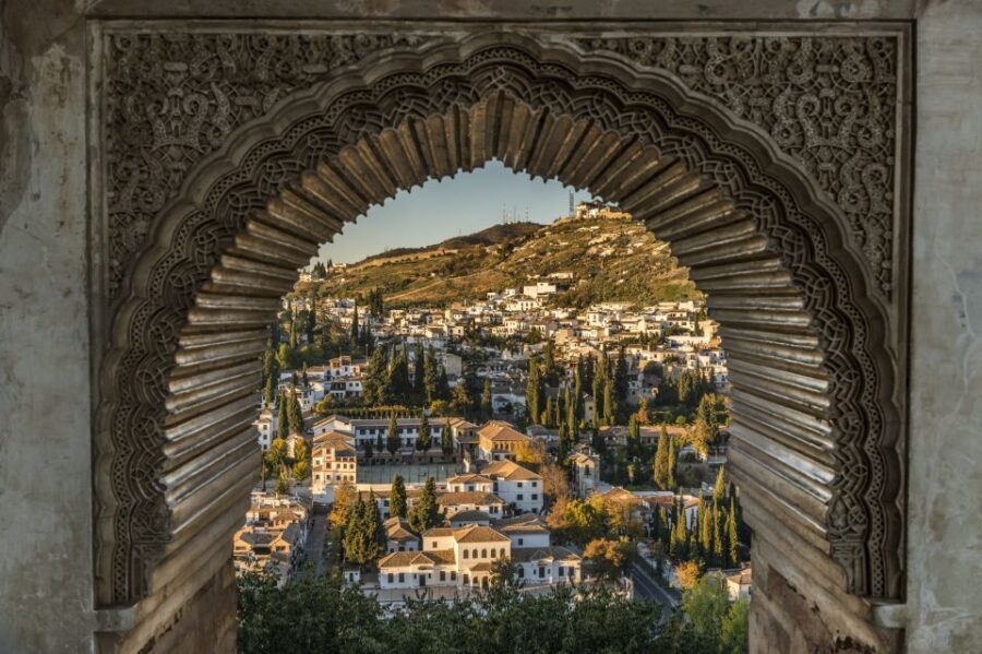 Granada Full Day: Alhambra General, Albayzin and Sacromonte - Alhambra General in 3 hours: how to see a fortress like a story