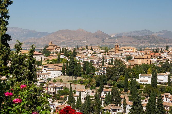 Granada full day: La alhambra completa + el Albaicin y Sacromonte - Alcazaba fortress views and why the walls were built