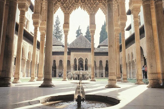 Granada full day: La alhambra completa + el Albaicin y Sacromonte - Lunch break in the center: plan it like locals