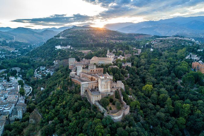 Granada full day: La alhambra completa + el Albaicin y Sacromonte - Sacromonte: a quick cultural taste of the caves