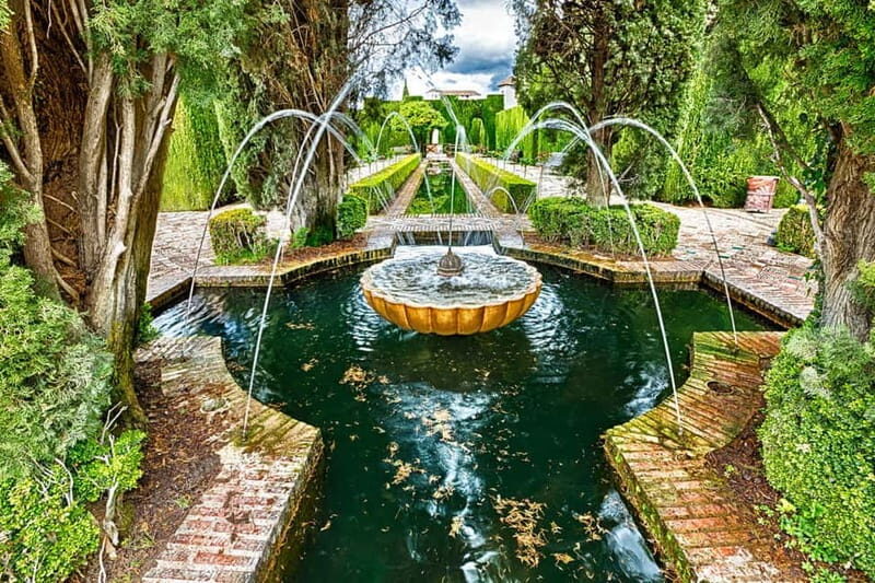 Granada: Gardens of the Alhambra and Generalife Regular Tour - Why this 2-hour Alhambra and Generalife circuit is such good value