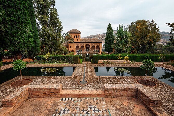 Granada Private Alhambra Tour includes Nazaries Palaces - Nasrid Palaces: the part you’ll remember after the ticket scan