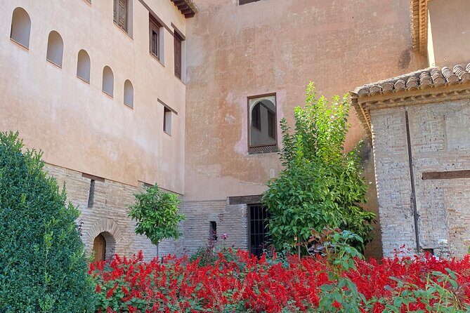 Granada Private Alhambra Tour includes Nazaries Palaces - Stop 4: Generalife microclimate gardens and the summer-palace feel