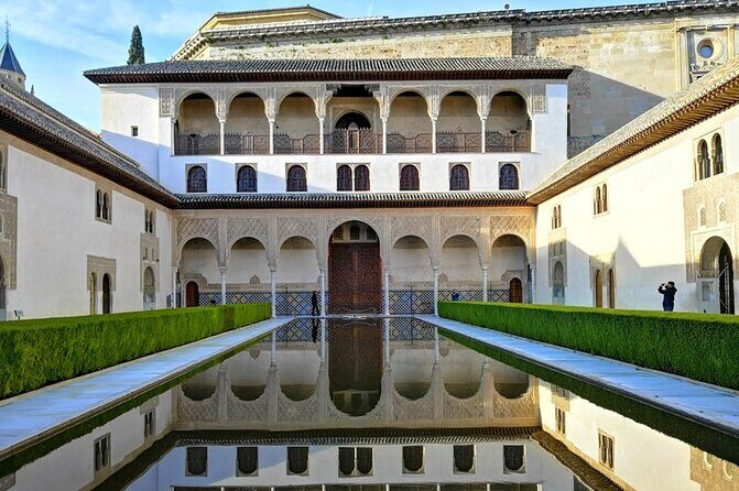Granada Private Alhambra Tour includes Nazaries Palaces - Why the guide changes everything (and you get to ask questions)