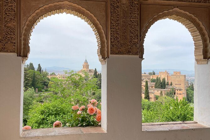 Granada : Private Alhambra Tour + Nazaries Palaces (VIP) - Generalife Gardens: Your 90-Minute Warm-Up in the Alhambra Complex