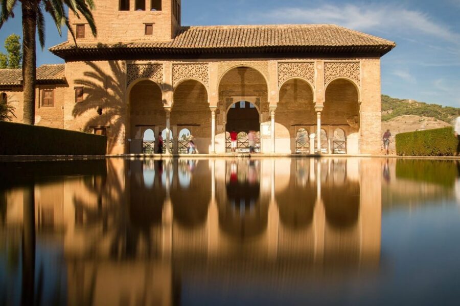 Granada: Tour of Alhambra, Generalife, and Nasrid Palaces - Generalife Gardens: the pause that makes the whole tour feel complete