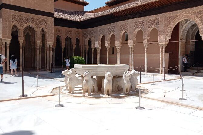 Granada, Visit Alhambra with Nasrid palaces, gardens and Alcazaba - How this 3-hour Italian Alhambra route moves you