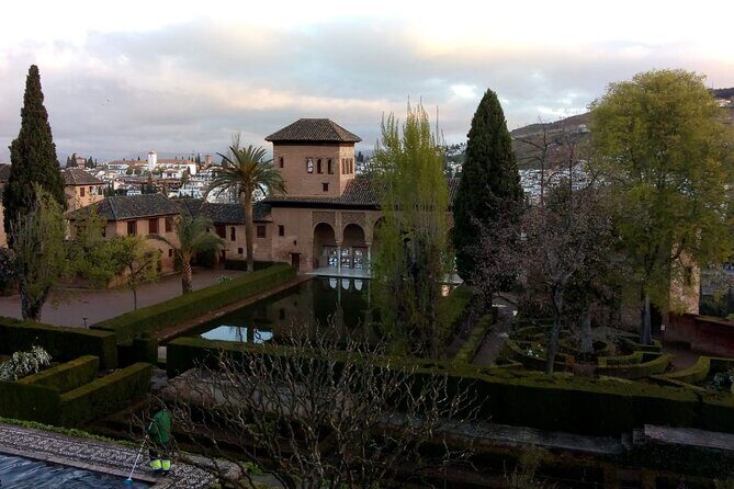 Granada, Visit Alhambra with Nasrid palaces, gardens and Alcazaba - Alcazaba fortress and the Albaicín view you’ll remember