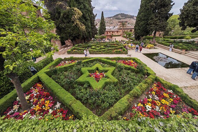Granada, Visit Alhambra with Nasrid palaces, gardens and Alcazaba - Nasrid palaces: the sultan-centered heart of the Alhambra
