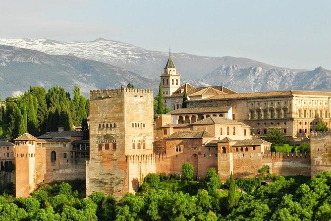 Group tour: the Alhambra of Granada - Royal Complex energy: where the palace feels like power