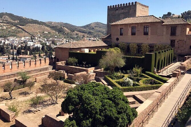 Guided tour of the Alhambra: Generalife and its gardens - Who this tour is best for in Granada