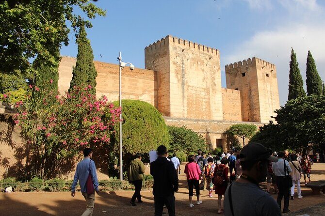 Guided visit to the Alhambra, Nasrid Palaces and Generalife - Generalife on Cerro del Sol: Orchards, Water Gardens, and Patio Highlights
