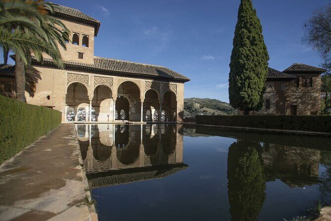 Guided Walking Tour of the Alhambra in Granada - Patio time: Arrayanes, Reja, Acequia, and Sultana