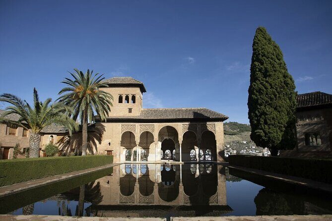 Guided Walking Tour of the Alhambra in Granada - Stop 3: Generalife Palaces, gardens, and playful water features