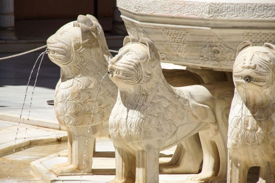 Malaga: Granada Day Trip with Alhambra, Palaces and Gardens - What to bring (and what not to bring) for Alhambra day