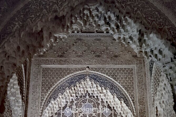 Night Tour of Alhambra and the Nasrid Palaces - The guide experience: friendly, direct, and built for night questions