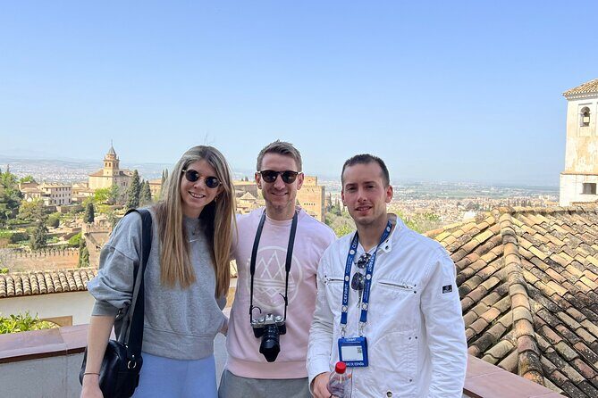PREMIUM 2 Hour Alhambra and Generalife Tour + tickets - Meeting point and end near Carlos V: plan your timing