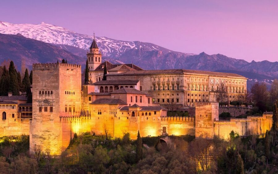 Private Alhambra Tour From Malaga & Surrounds - The 1-hour free time: how to use it without burning the day