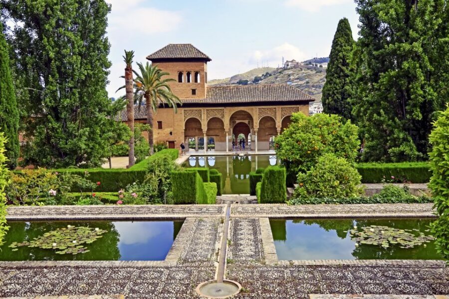 Private Alhambra Tour From Malaga & Surrounds - Who should book this private Alhambra tour?