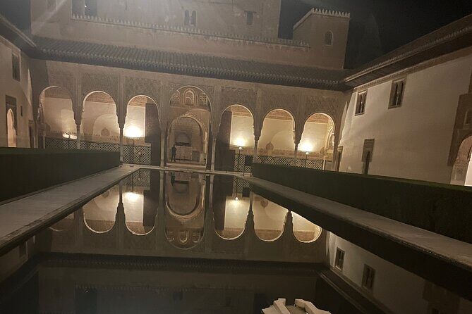 Private Night Tour of the Alhambra in Granada (includes tickets) - Alcazaba and Generalife: the evening walk that adds meaning