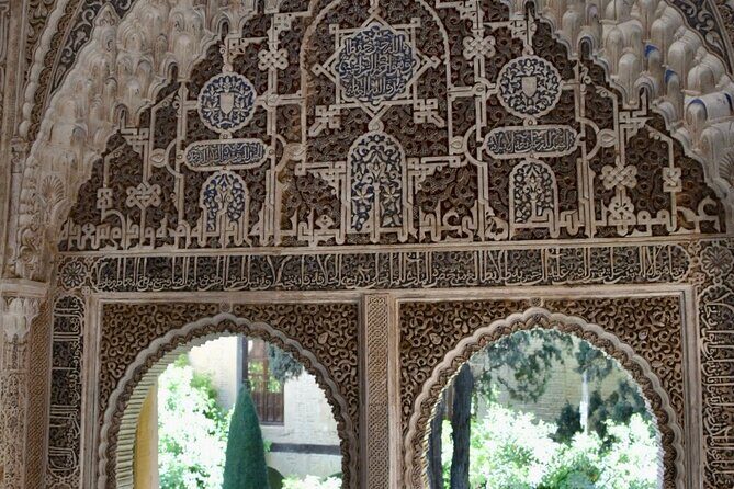 Private Night Tour of the Alhambra in Granada (includes tickets) - Price and value: what you’re paying for besides the ticket