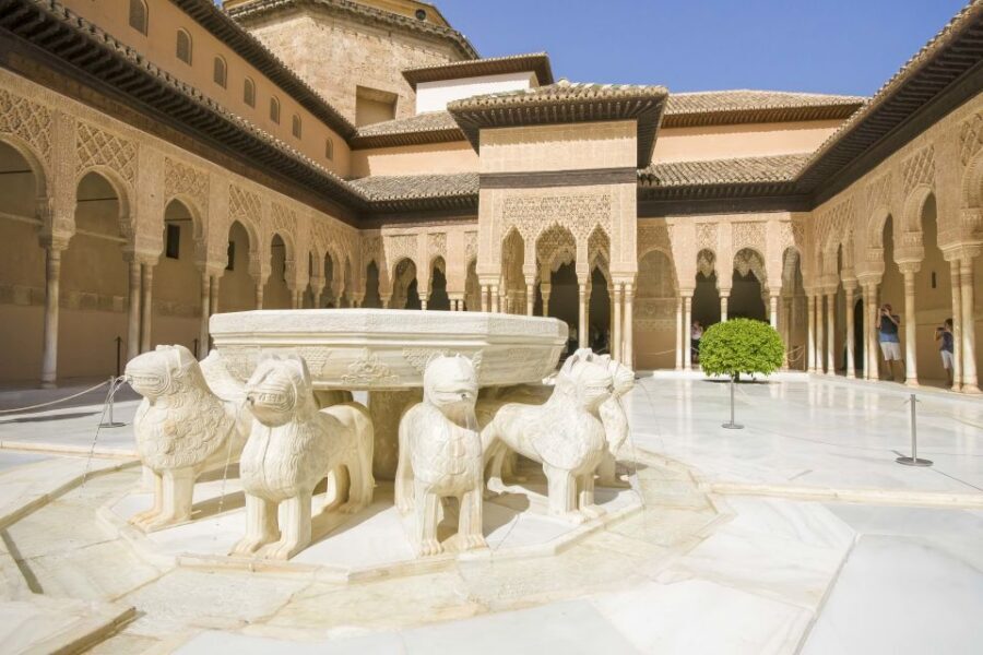 Private tour in all complete complex of Alhambra with ticket - Meet your guide at the Access Pavilion and get moving fast