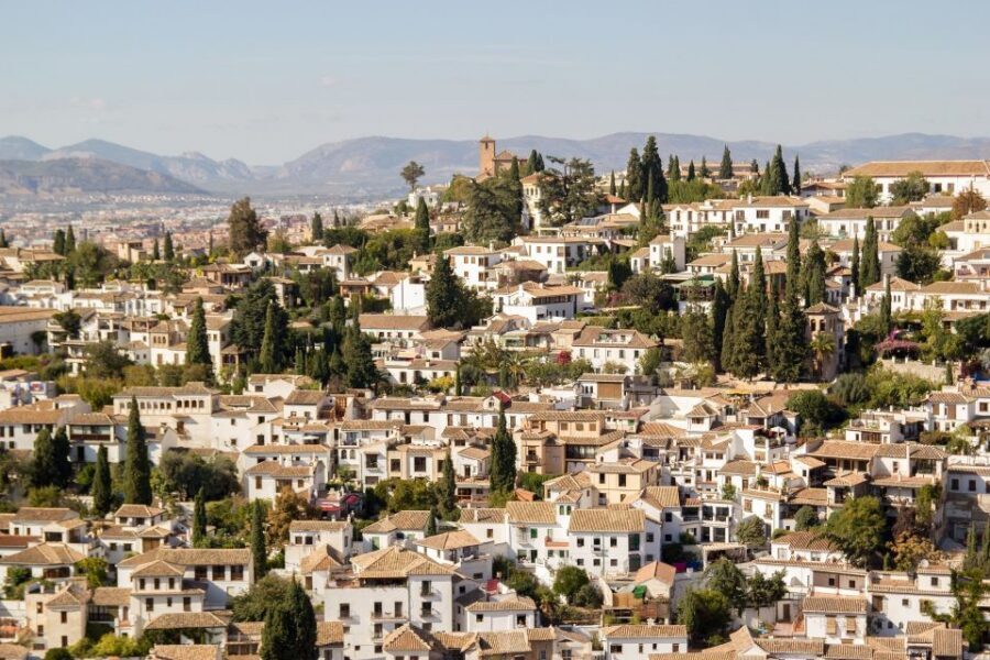 Private tour in all complete complex of Alhambra with ticket - The guide quality factor: why interaction changes everything