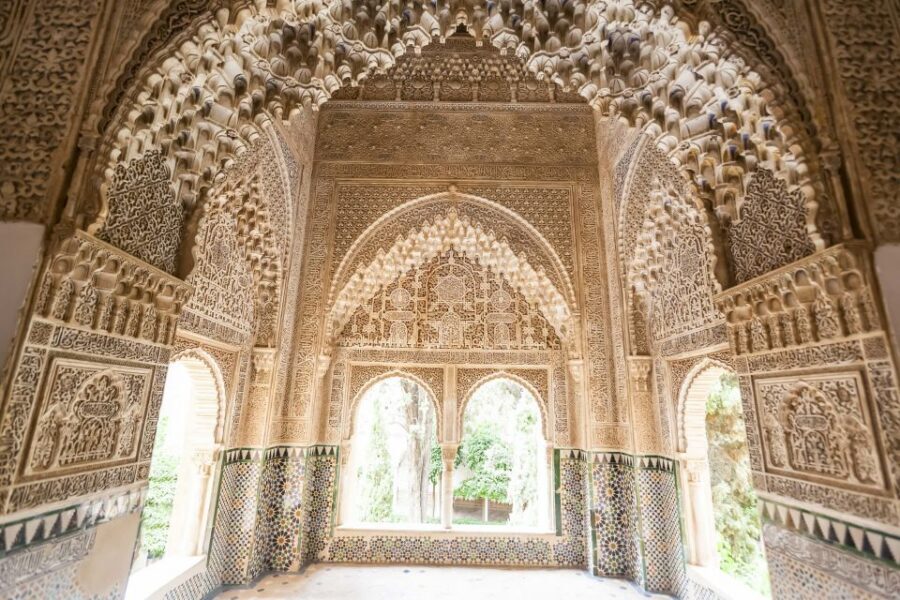 Private tour in all complete complex of Alhambra with ticket - Practical timing and what to bring inside the complex