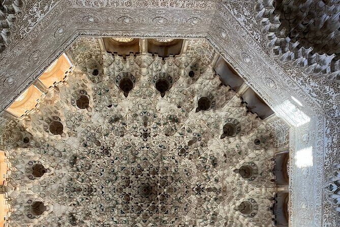 Private Tour in the Alhambra : buy your tickets and book your tour - Private Alhambra Time with Roberto el Guía