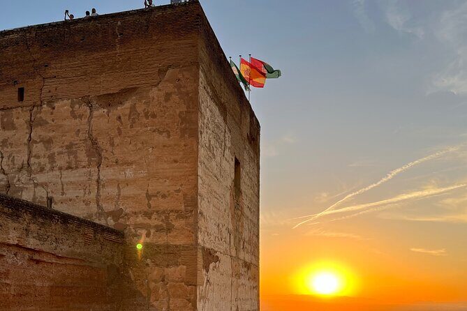 Private Tour in the Alhambra : buy your tickets and book your tour - Alcazaba viewpoints: the military fortress perspective
