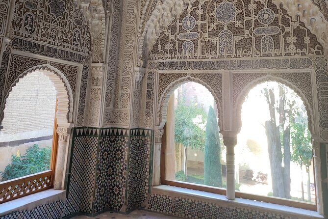 Private Tour of the Alhambra - Meeting point and where the walk ends