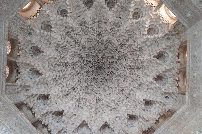 Private Tour of the Alhambra - Radio support: included, but only when it matters