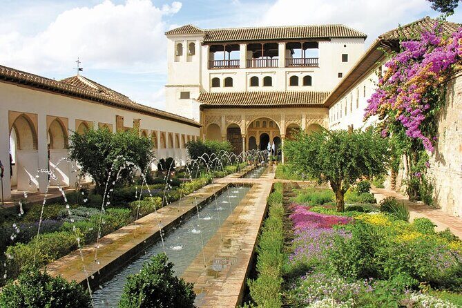 Private Tour of the Alhambra to travel back in time. NO TICKETS - Why a private guide changes the Alhambra experience