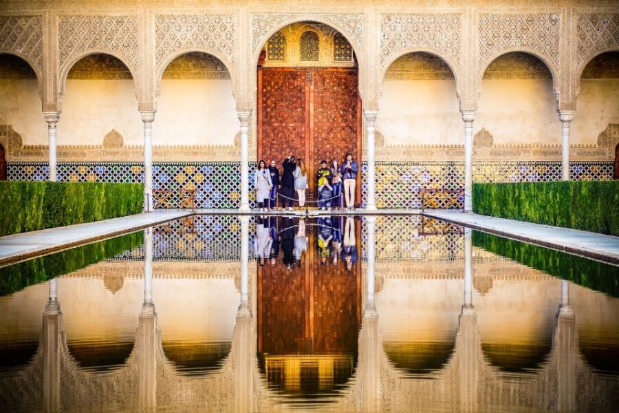 Seville: Alhambra Day Trip with Guide & Nasrid Palaces Entry - Alcazaba views: photos with purpose