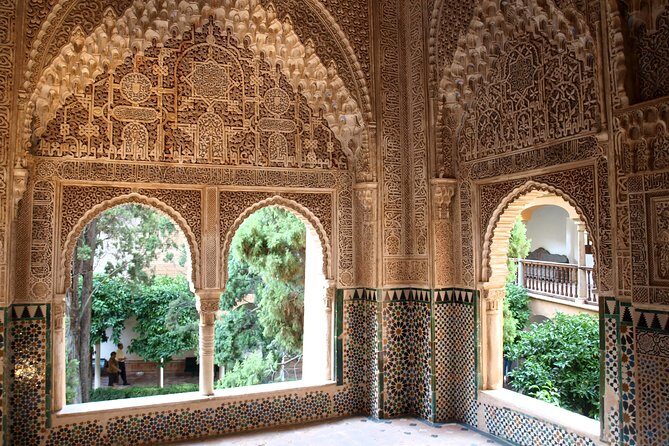Skip the Line Alhambra Guided Tour - Alhambra crowds: why skipping the line changes the whole trip