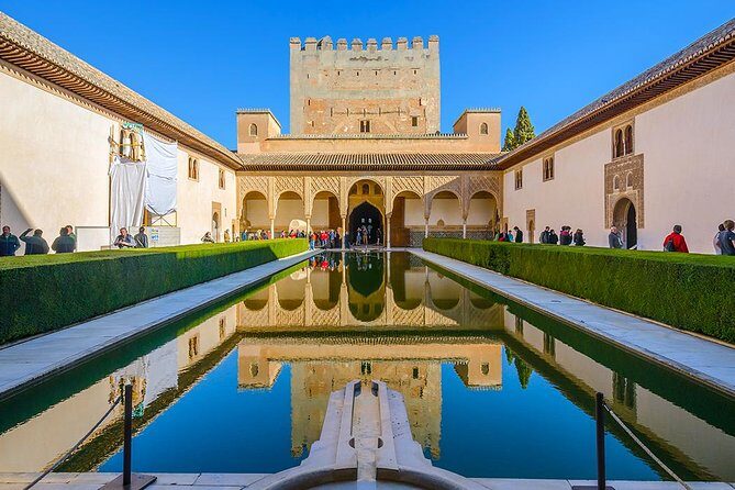 Skip the line: Alhambra Palace and Generalife Gardens Private Guided Tour - Nasrid Palaces: where court life meets mind-blowing detail