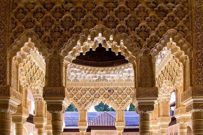 Skip the line: Alhambra Palace and Generalife Gardens Private Guided Tour - Logistics that can make or break your day