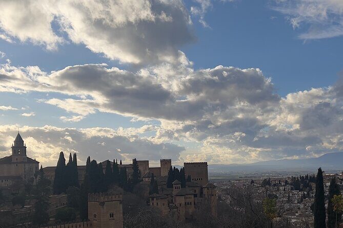 Small group visit to the Alhambra with tickets included - How long it really takes (and why 2–3 hours can stretch)